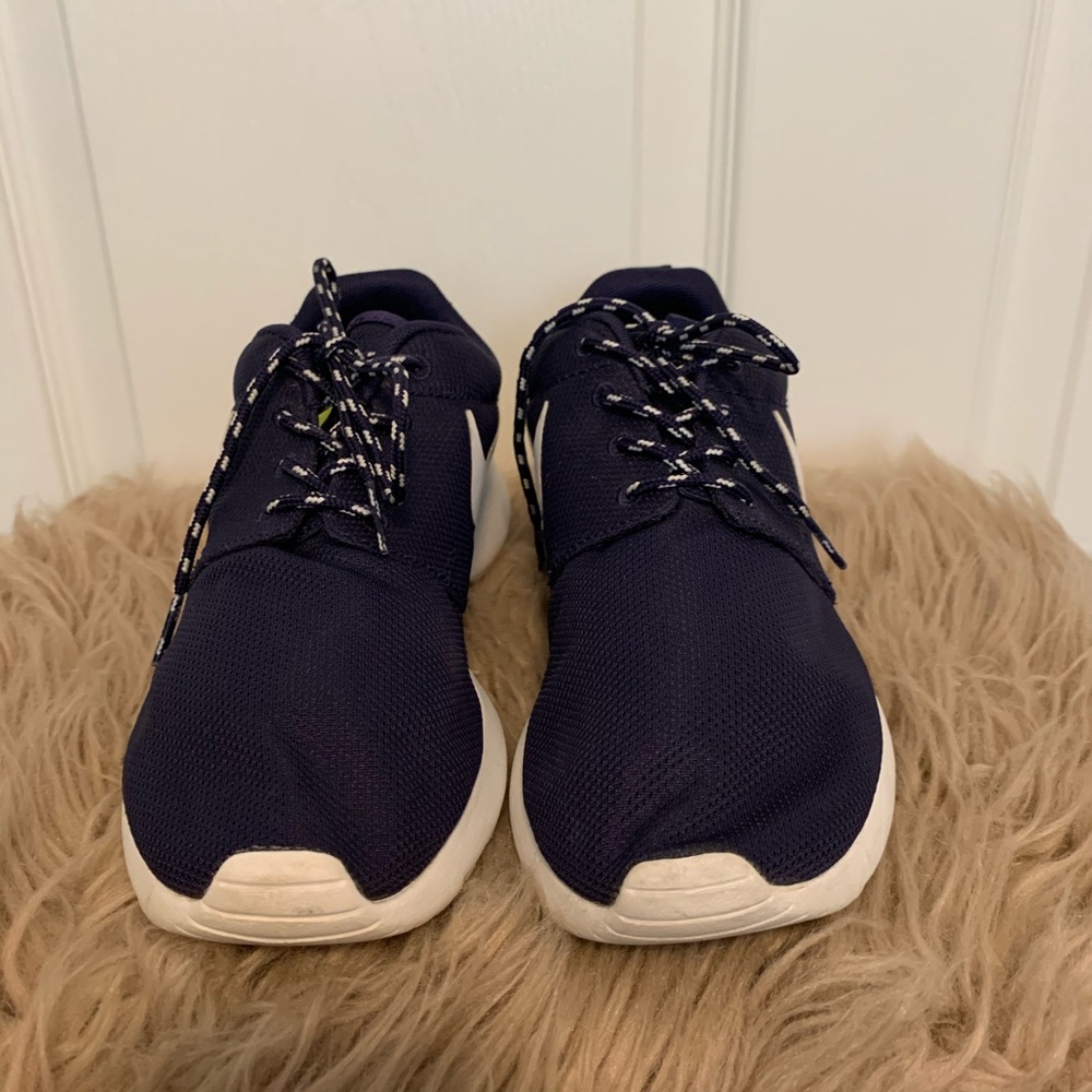 SOLD 🛍 Nike Rosche Run (Purple/White) - Picture 2 of 6